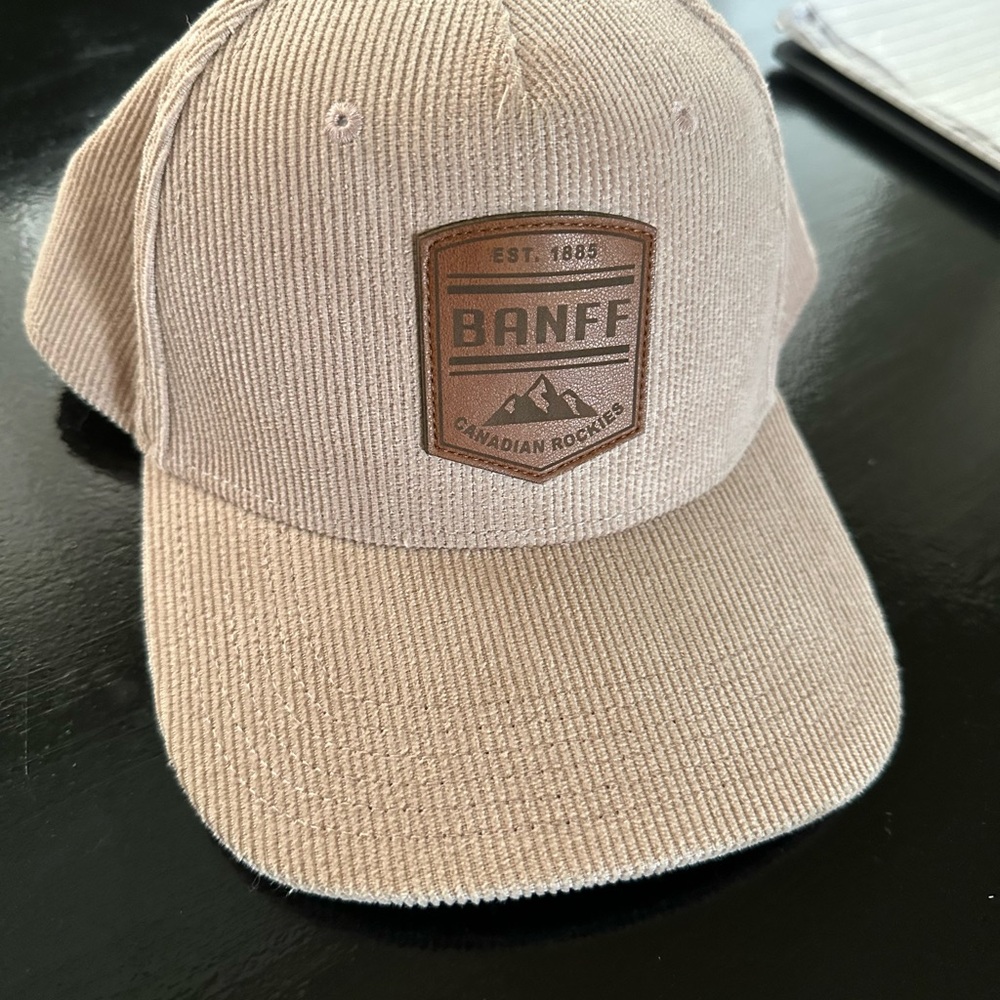 BANFF Canadian Rockies Ski Resort Cap Hat light beige leather patch coourdoroy